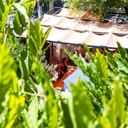天堂乐园餐厅旅馆 3*